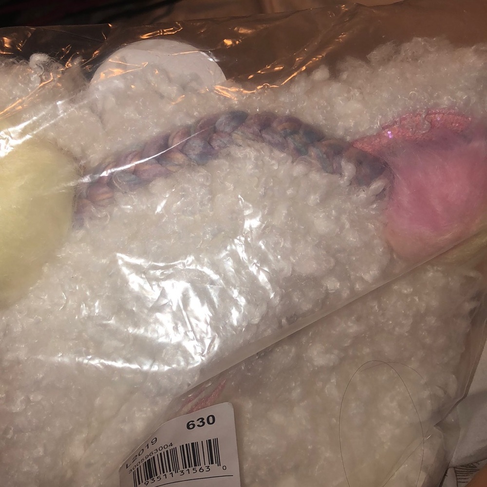 Hat - Picture 3 of 4